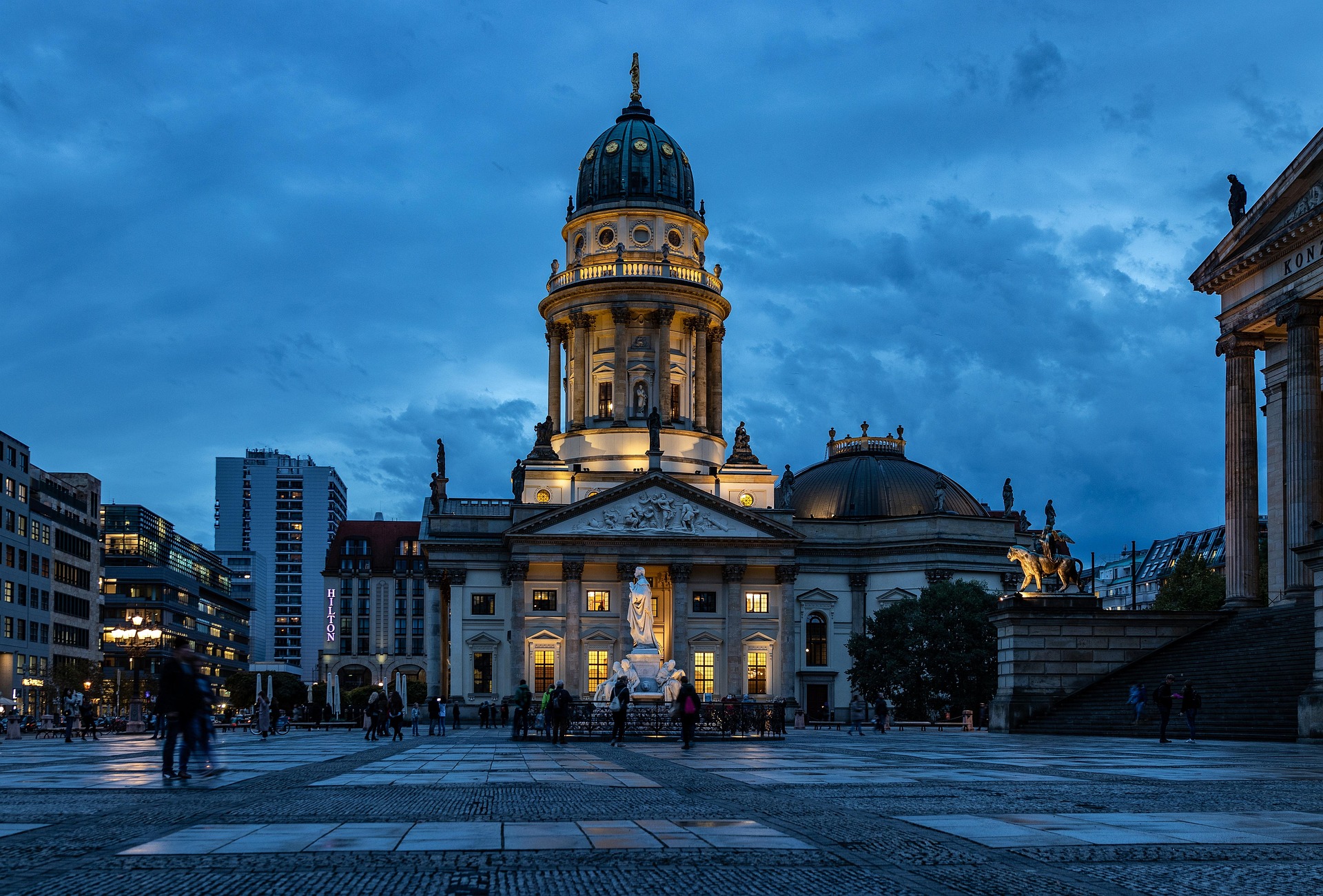 corinnalichtenberg1 blue hour 3848856 1920